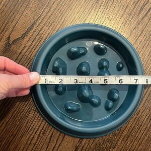 Set of 5 slow feeding pet bowls - EUC